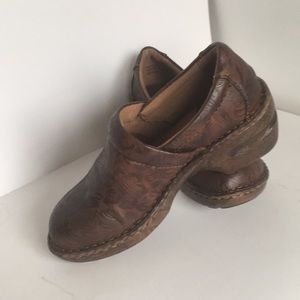 b.o.c. Brown clogs